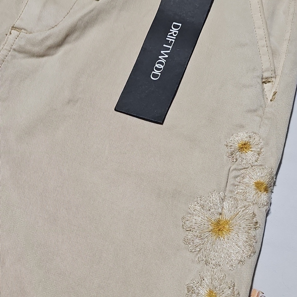 Driftwood Floral Beige Embroidered‎ Cuffed Hem Drawstring Pants Size Medium NWT - Picture 3 of 6